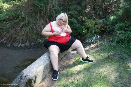 LexieCummings - Bridge Flash Pt1 Gallery